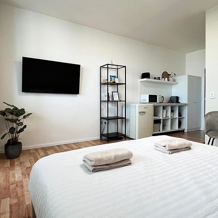 Air-Conditioned Studio, Close To City Centre & Tram Stop Pressburg Exterior foto
