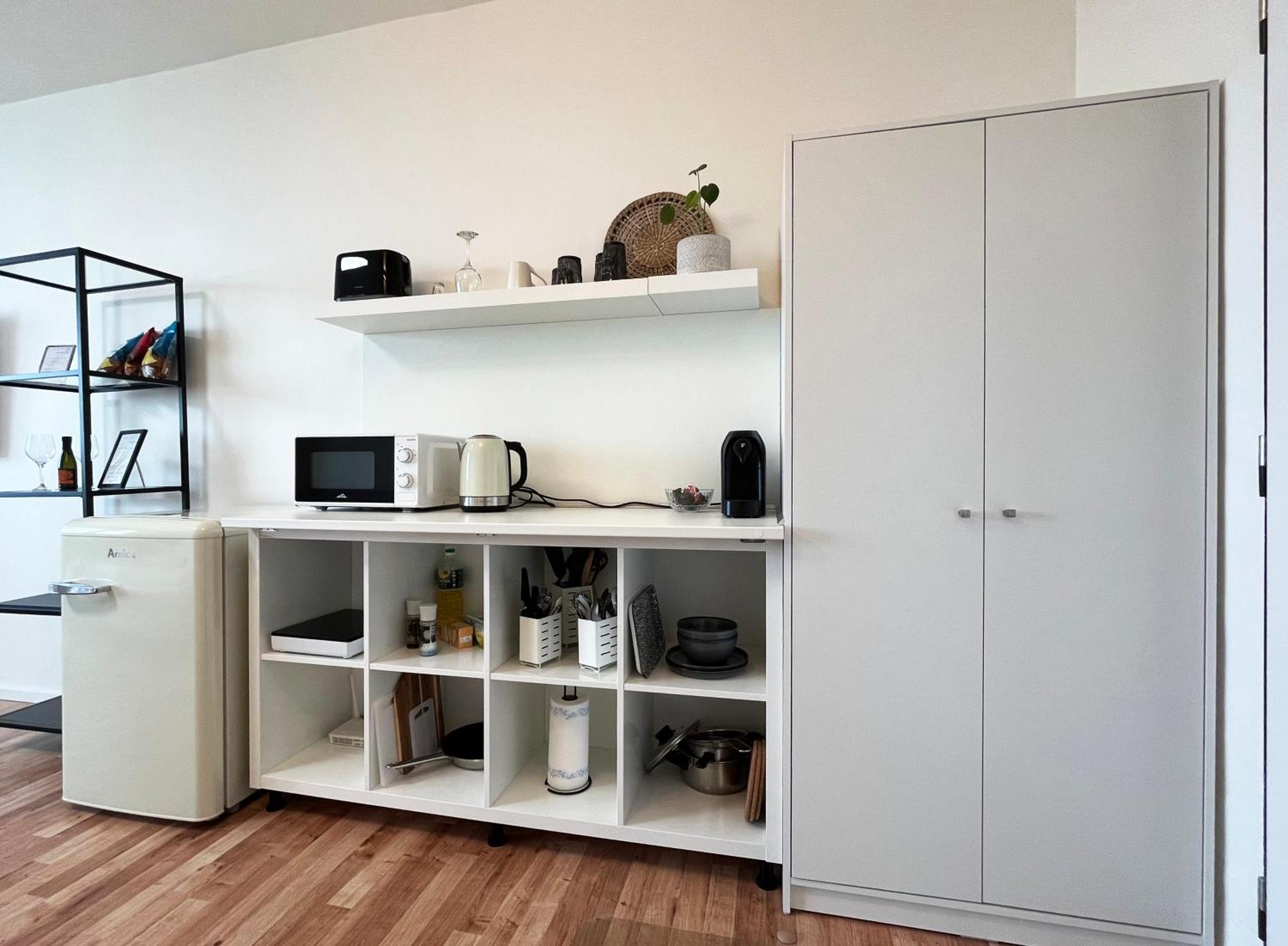 Air-Conditioned Studio, Close To City Centre & Tram Stop Pressburg Exterior foto