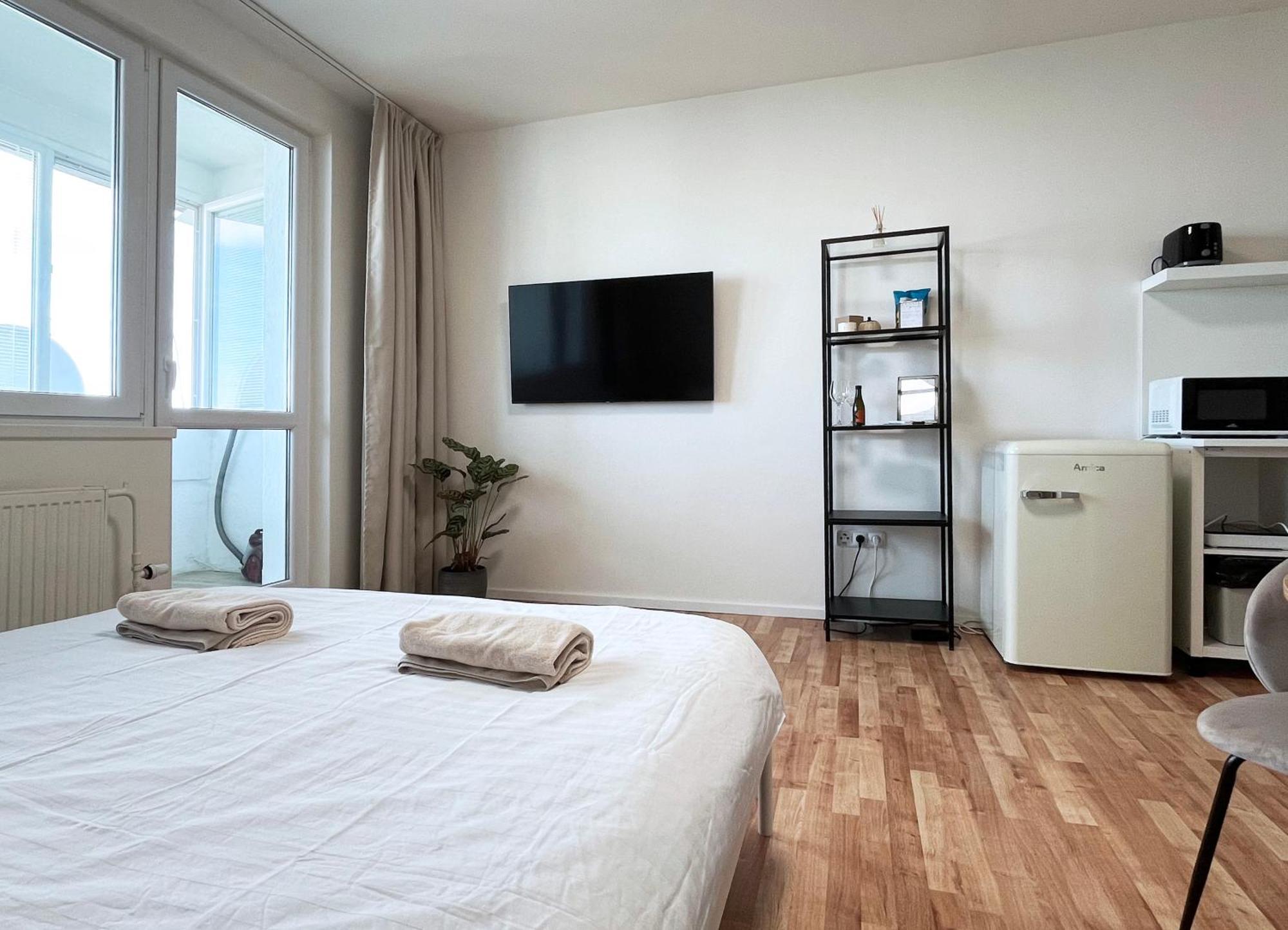 Air-Conditioned Studio, Close To City Centre & Tram Stop Pressburg Exterior foto