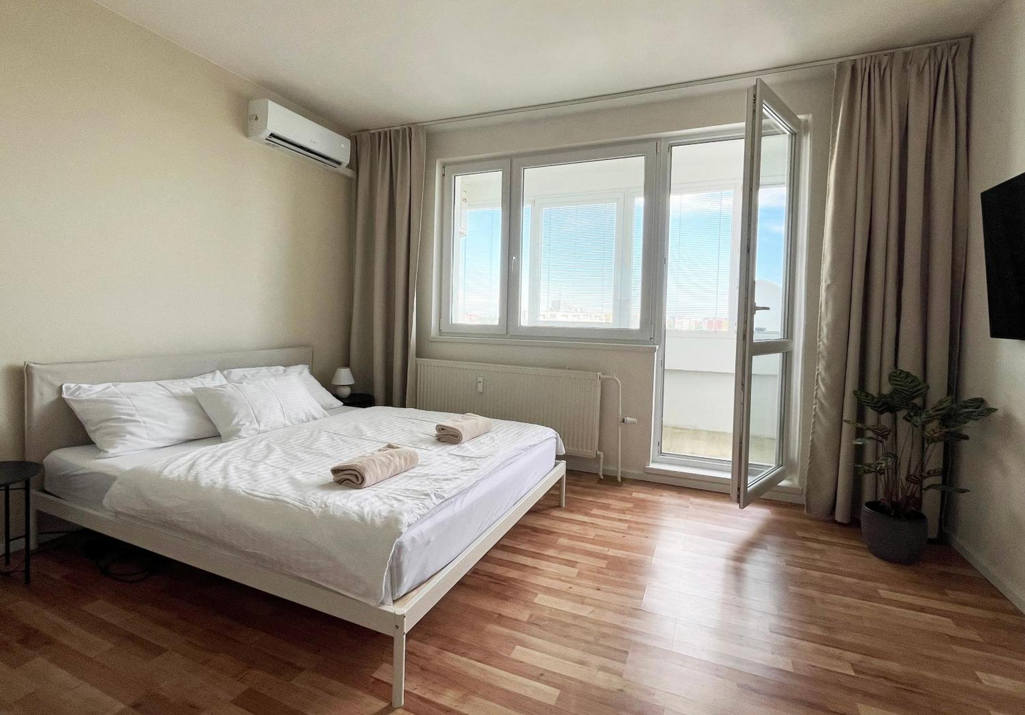 Air-Conditioned Studio, Close To City Centre & Tram Stop Pressburg Exterior foto