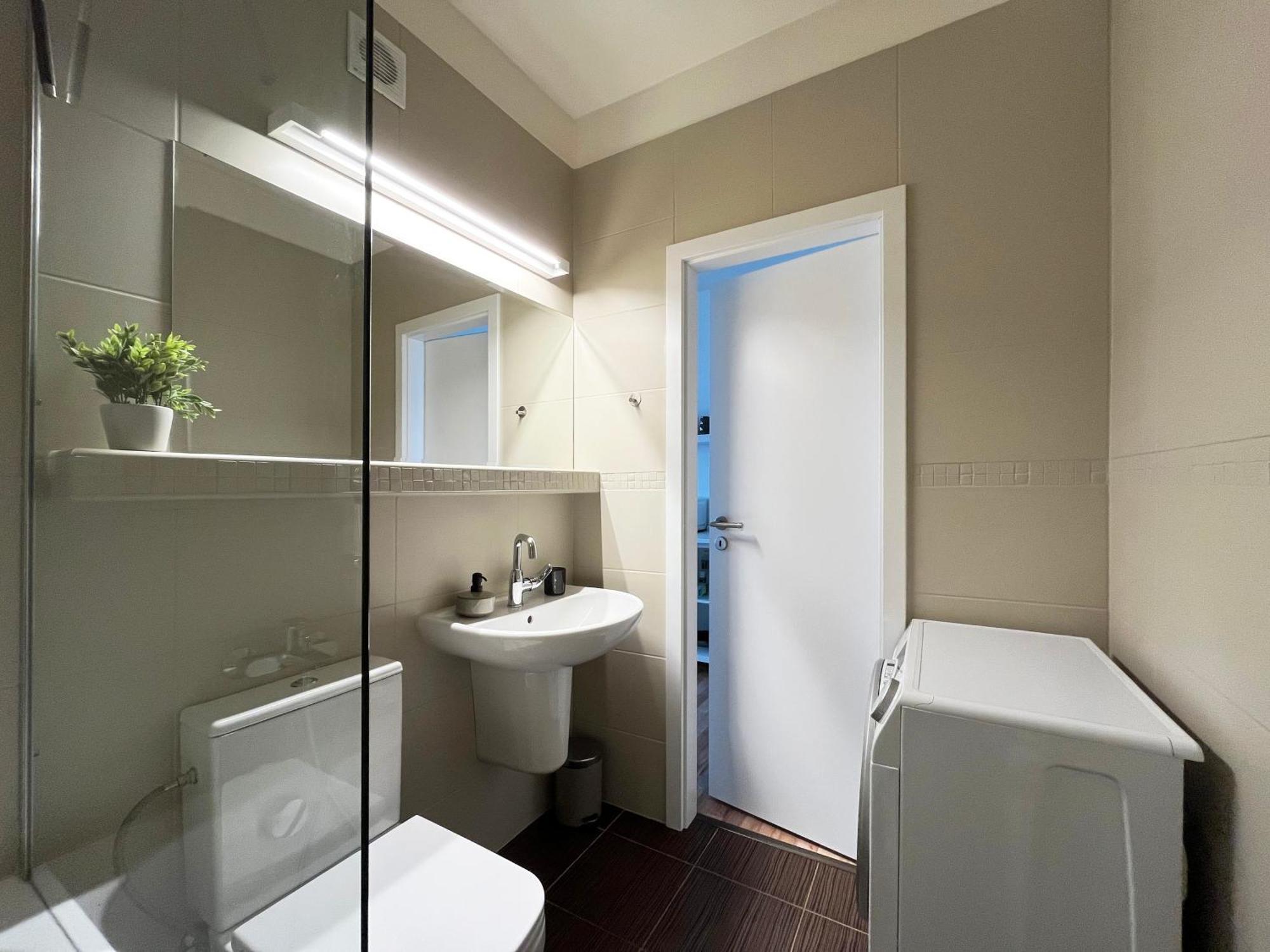 Air-Conditioned Studio, Close To City Centre & Tram Stop Pressburg Exterior foto